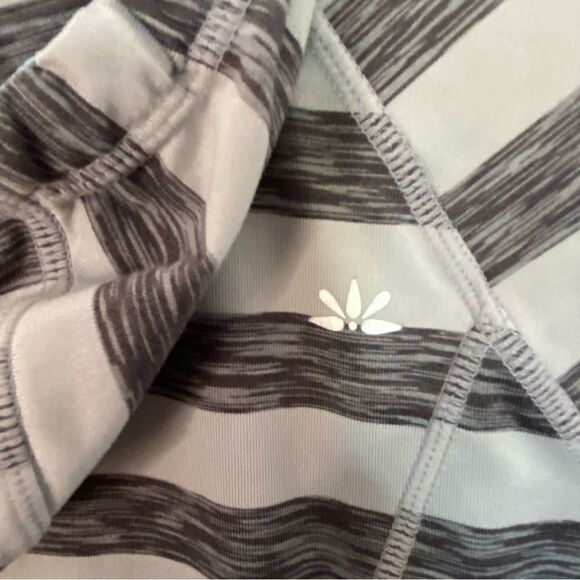 Lukka Women's Medium Gray and White Zip Up Hoodie with Pockets, Stretchy Fabric - Picture 7 of 16